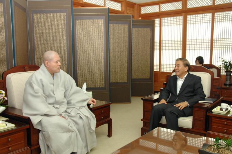 2010.09.06_이재오 장관 예방 (9)